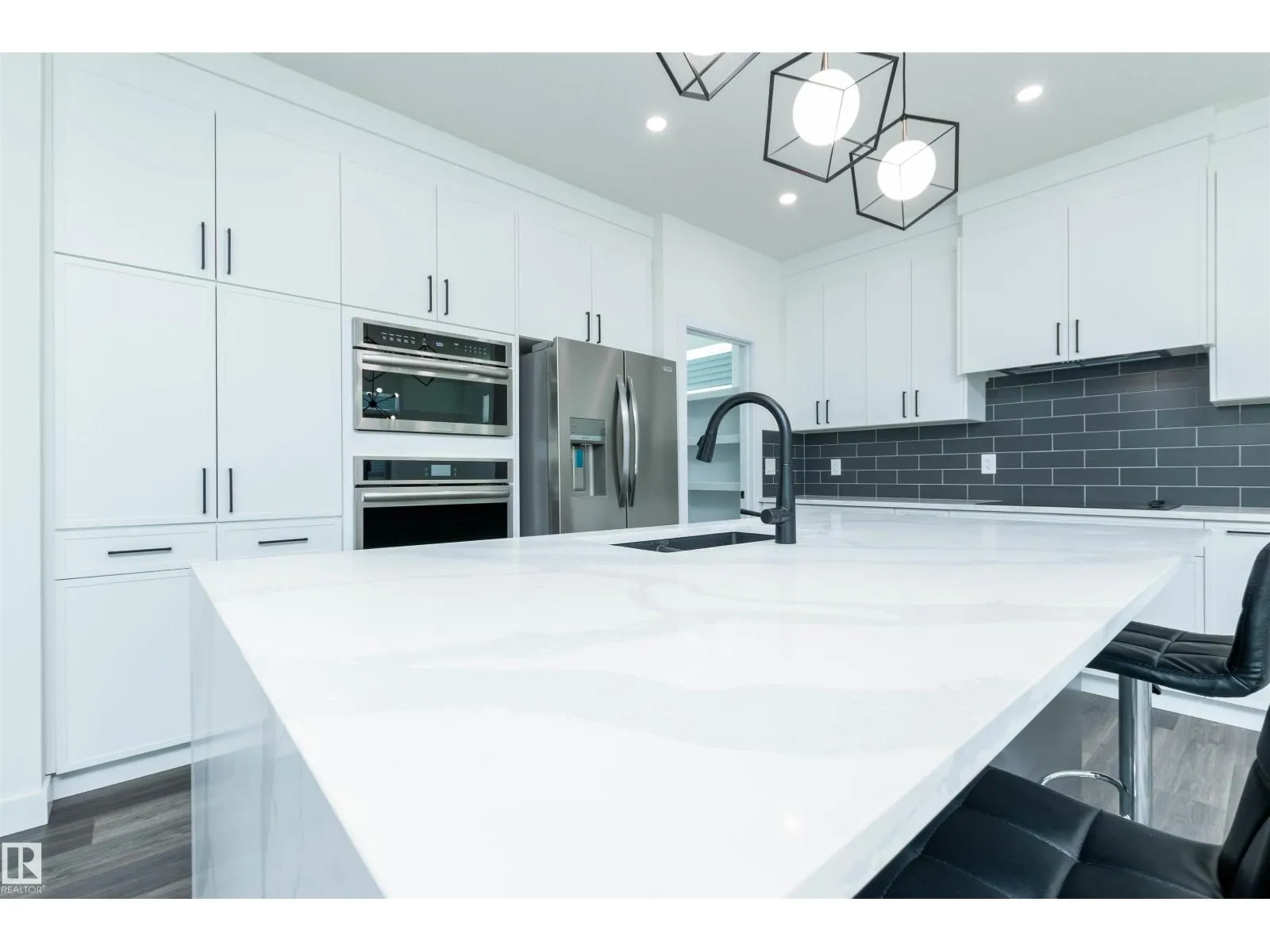 17 Sunbury PL