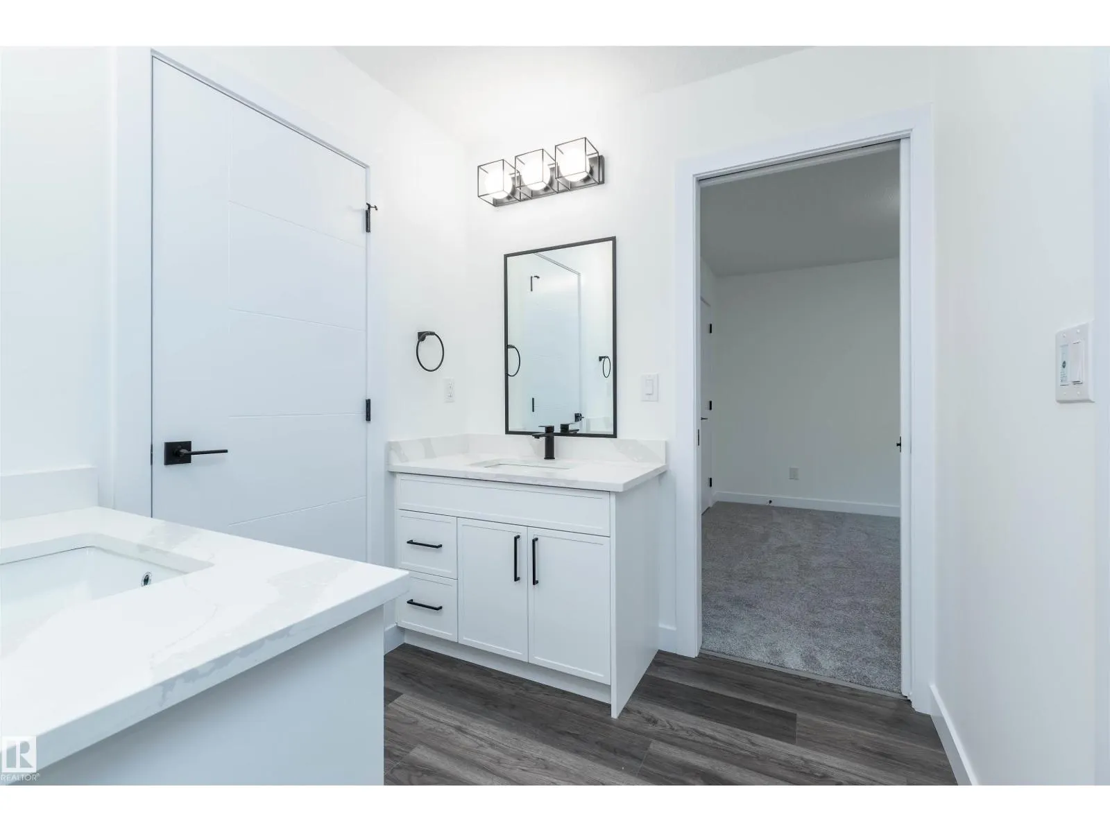 17 Sunbury PL