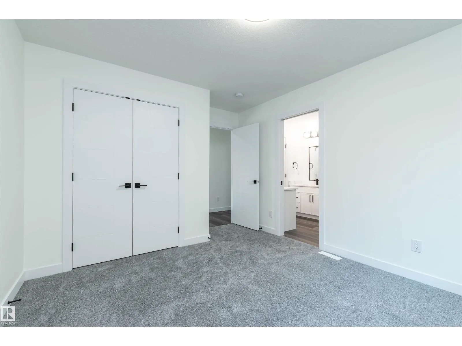17 Sunbury PL