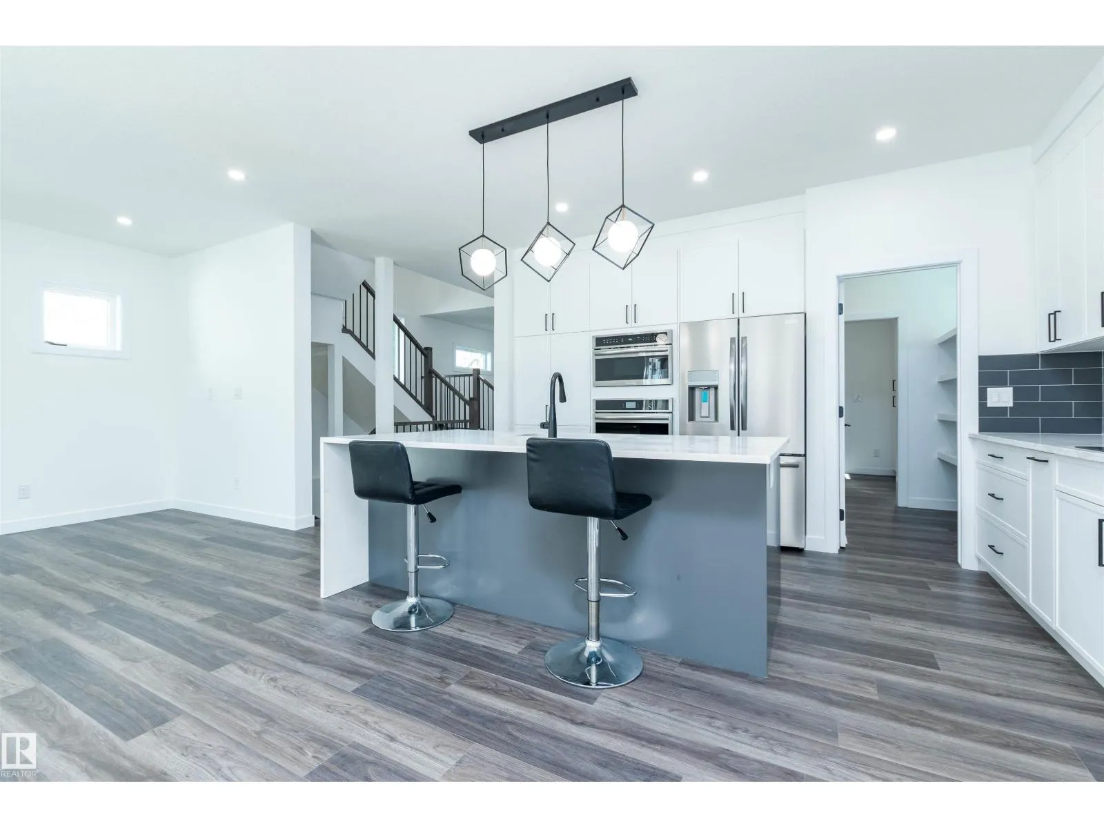 17 Sunbury PL