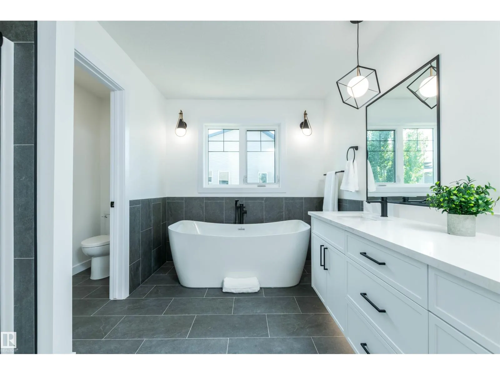17 Sunbury PL