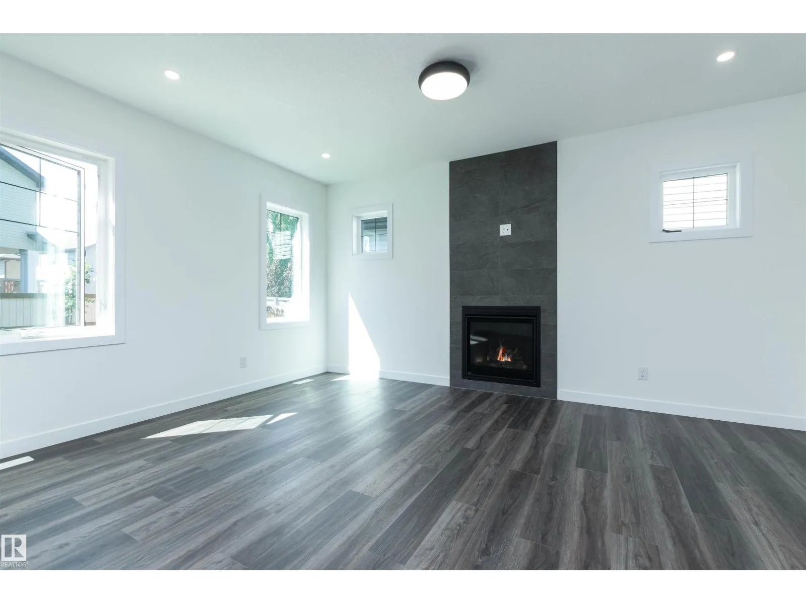 17 Sunbury PL