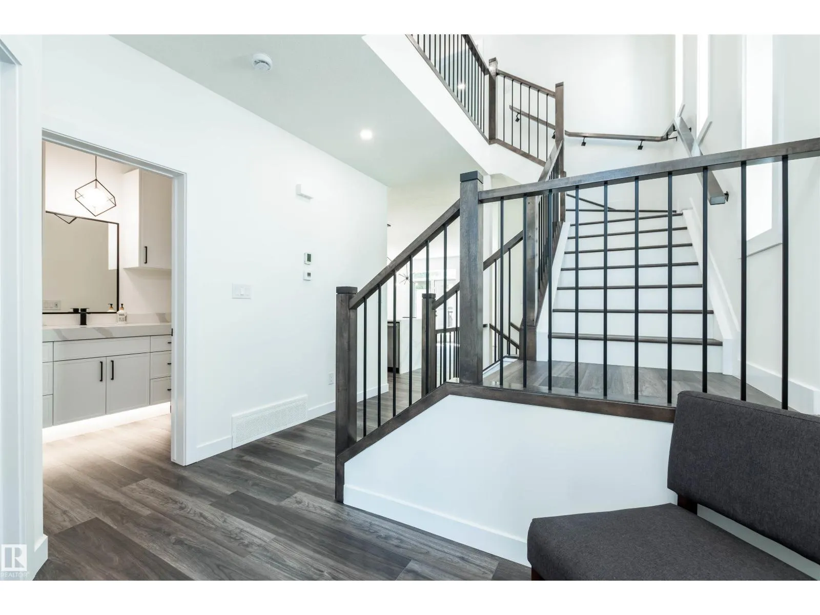 17 Sunbury PL