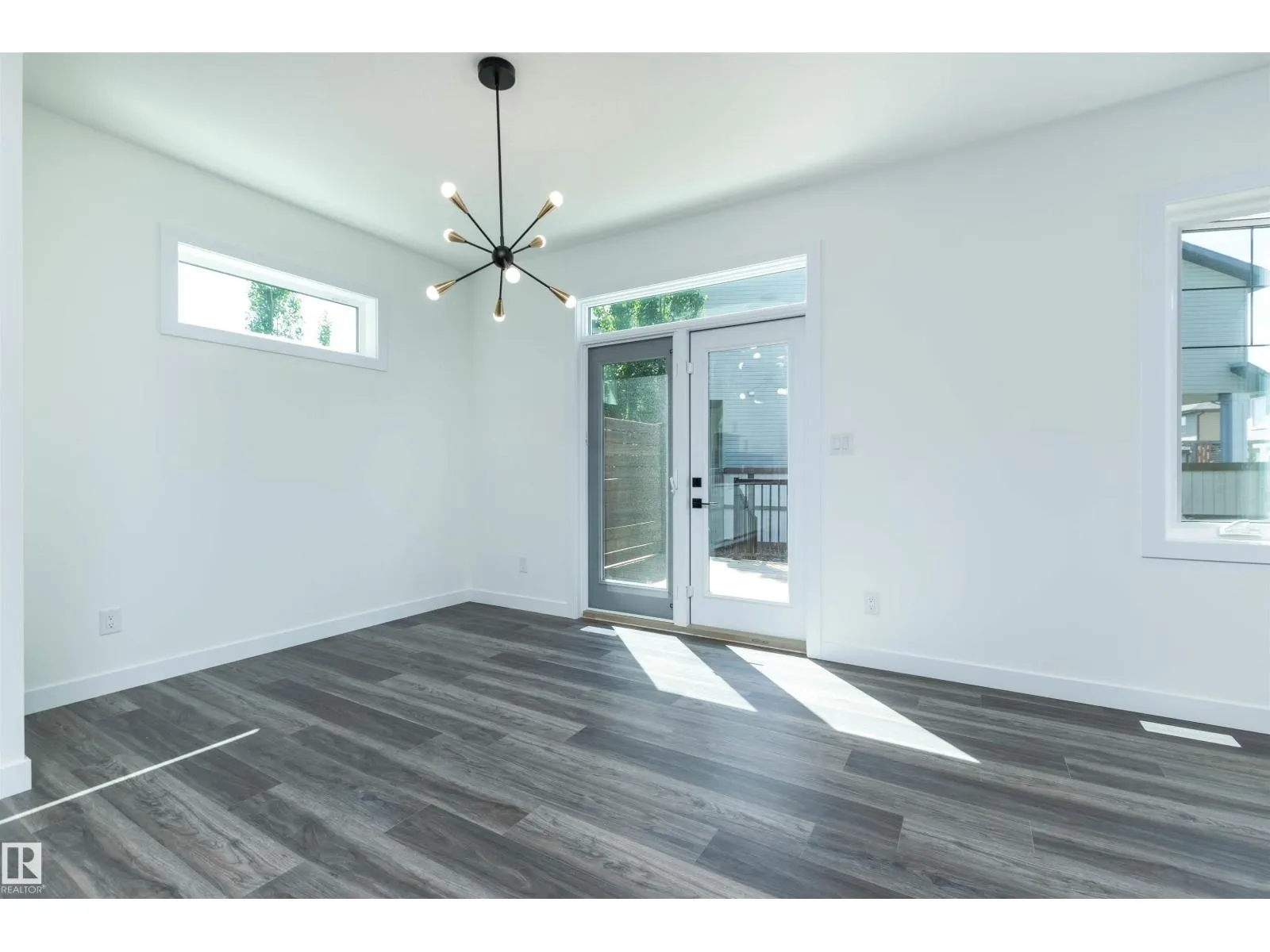 17 Sunbury PL