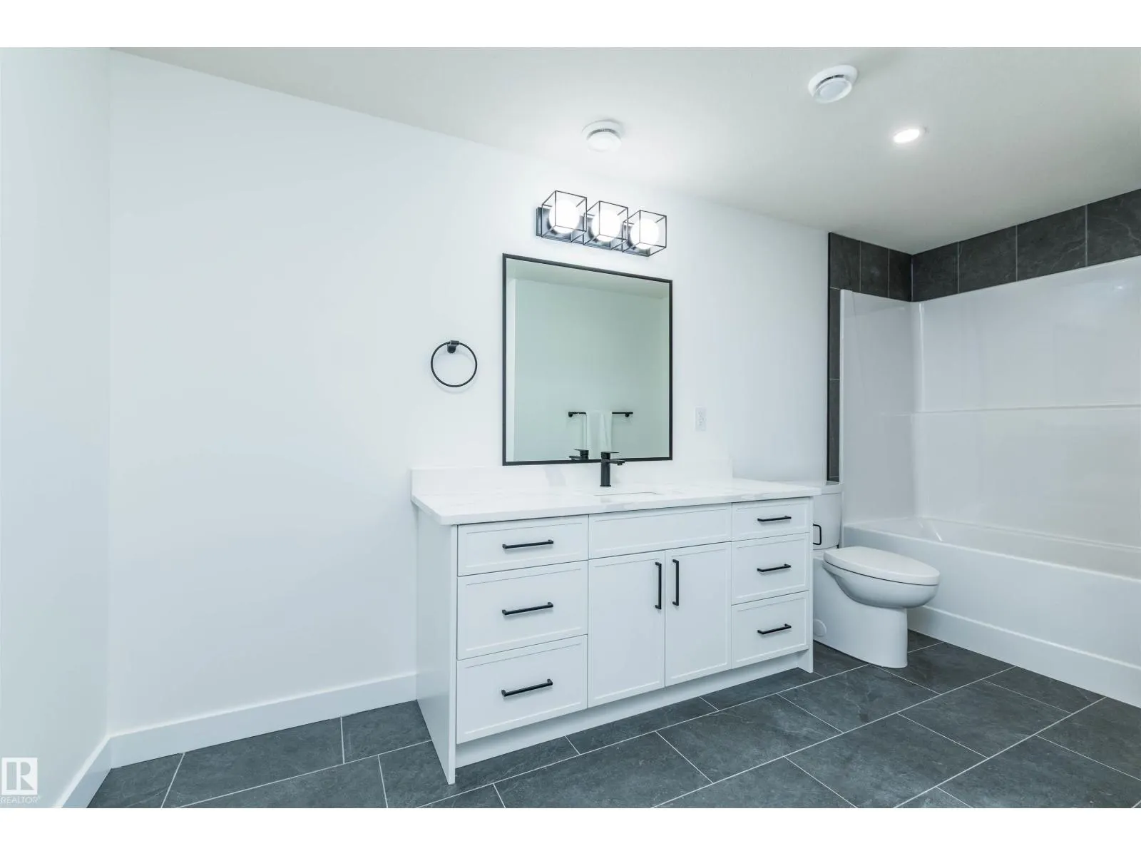 17 Sunbury PL