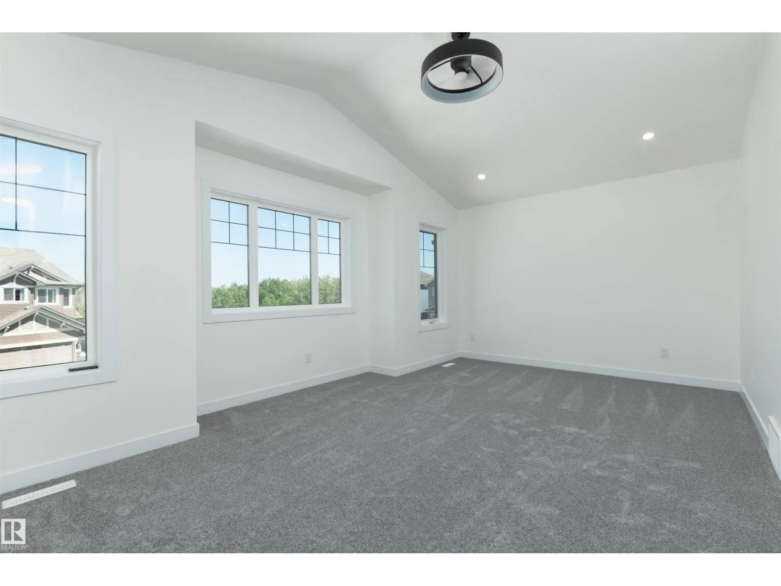 17 Sunbury PL