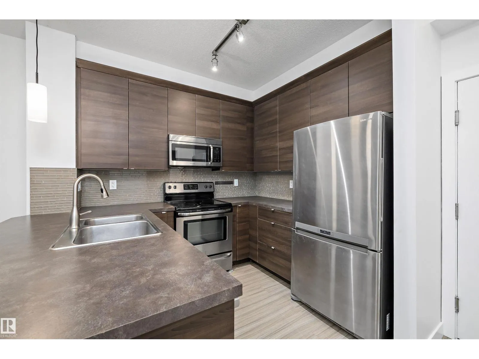 #108 2590 ANDERSON WY SW