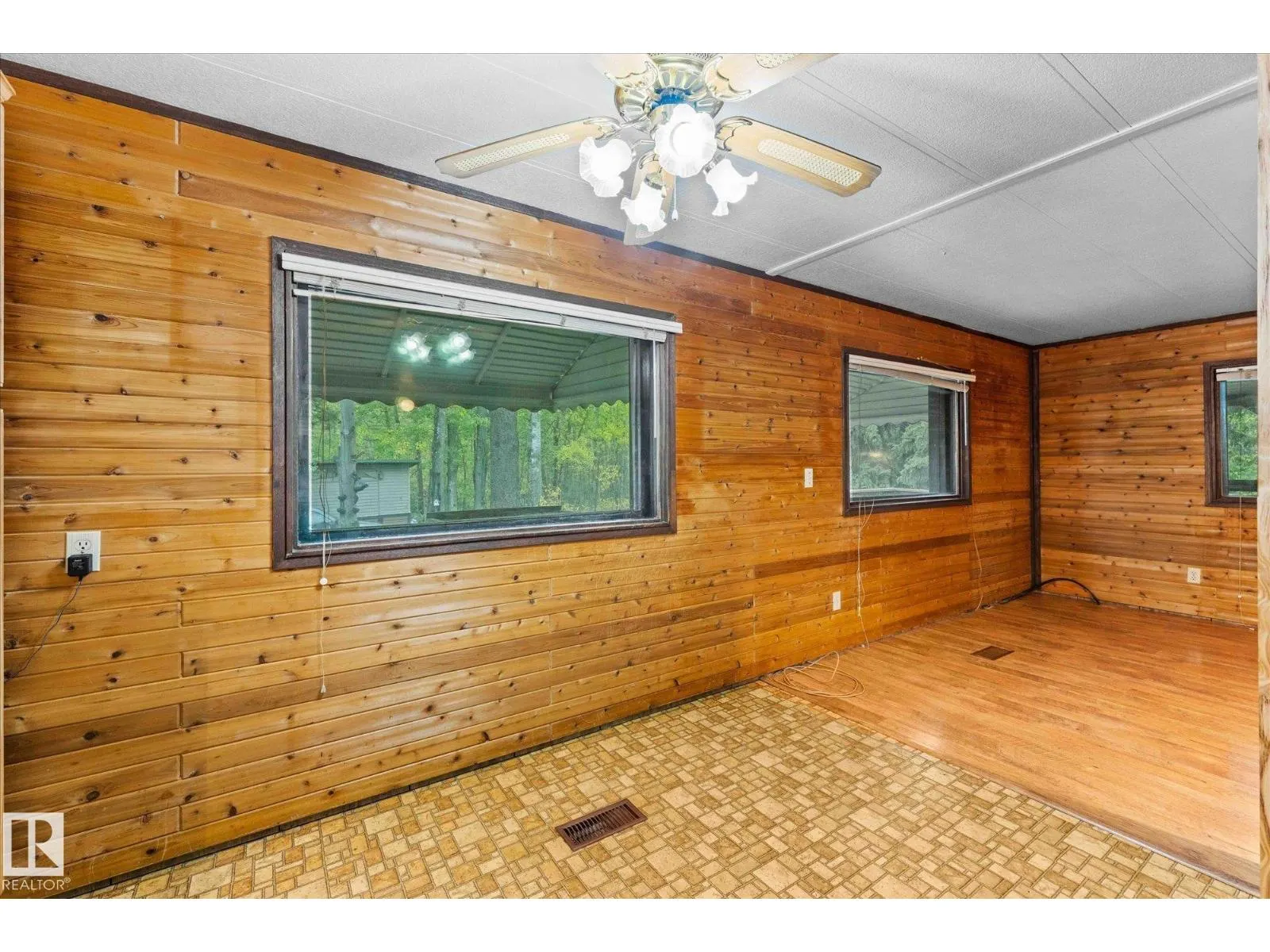 #412 & 411 53303 RGE ROAD 31