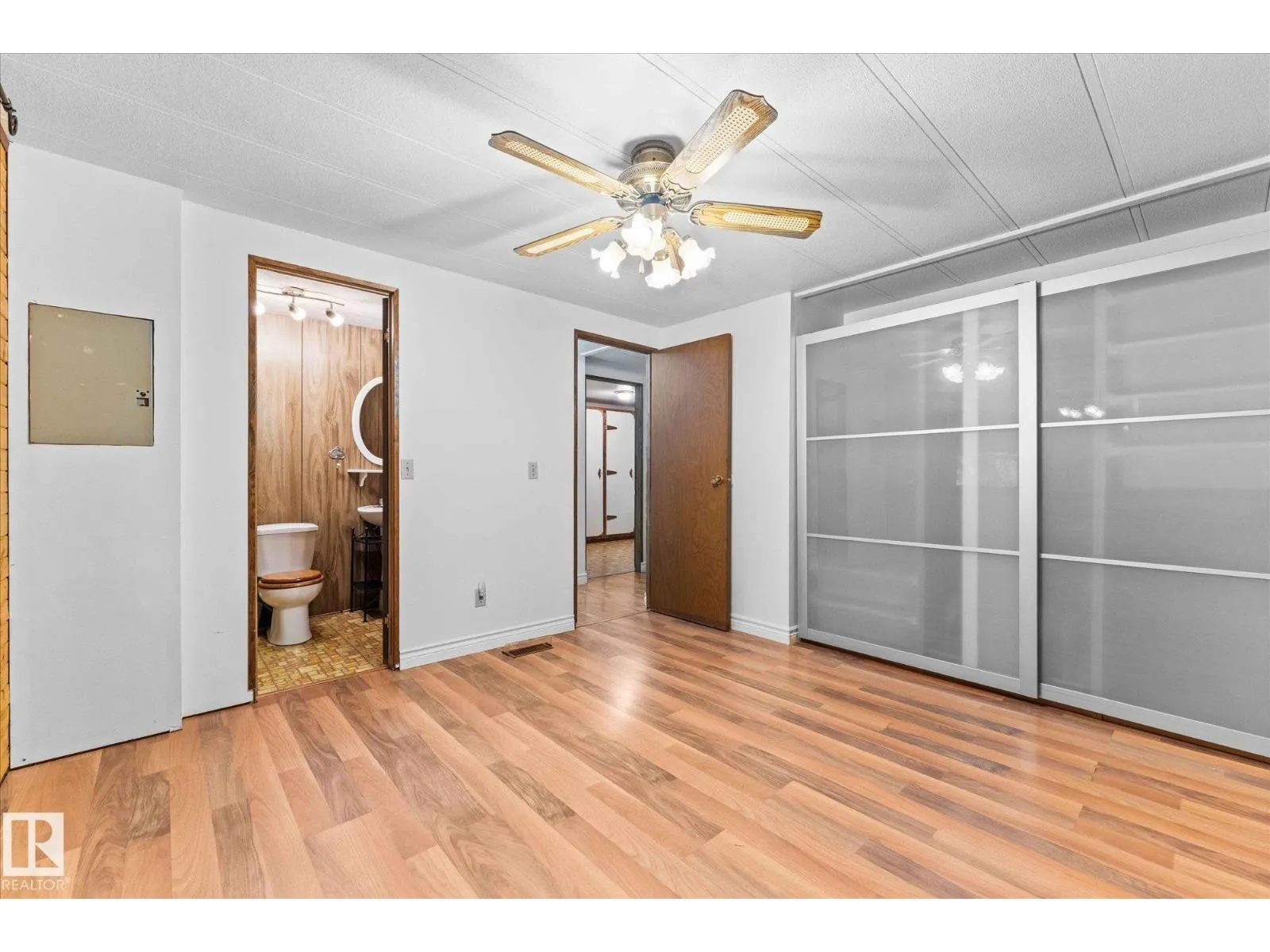 #412 & 411 53303 RGE ROAD 31