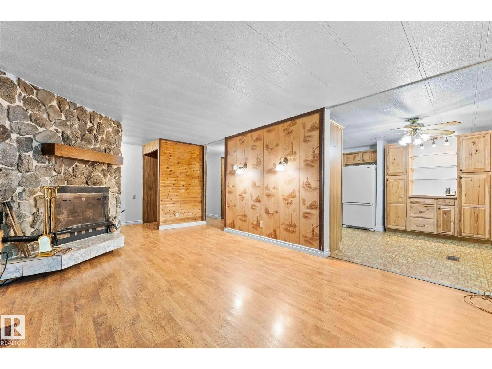 #412 & 411 53303 RGE ROAD 31