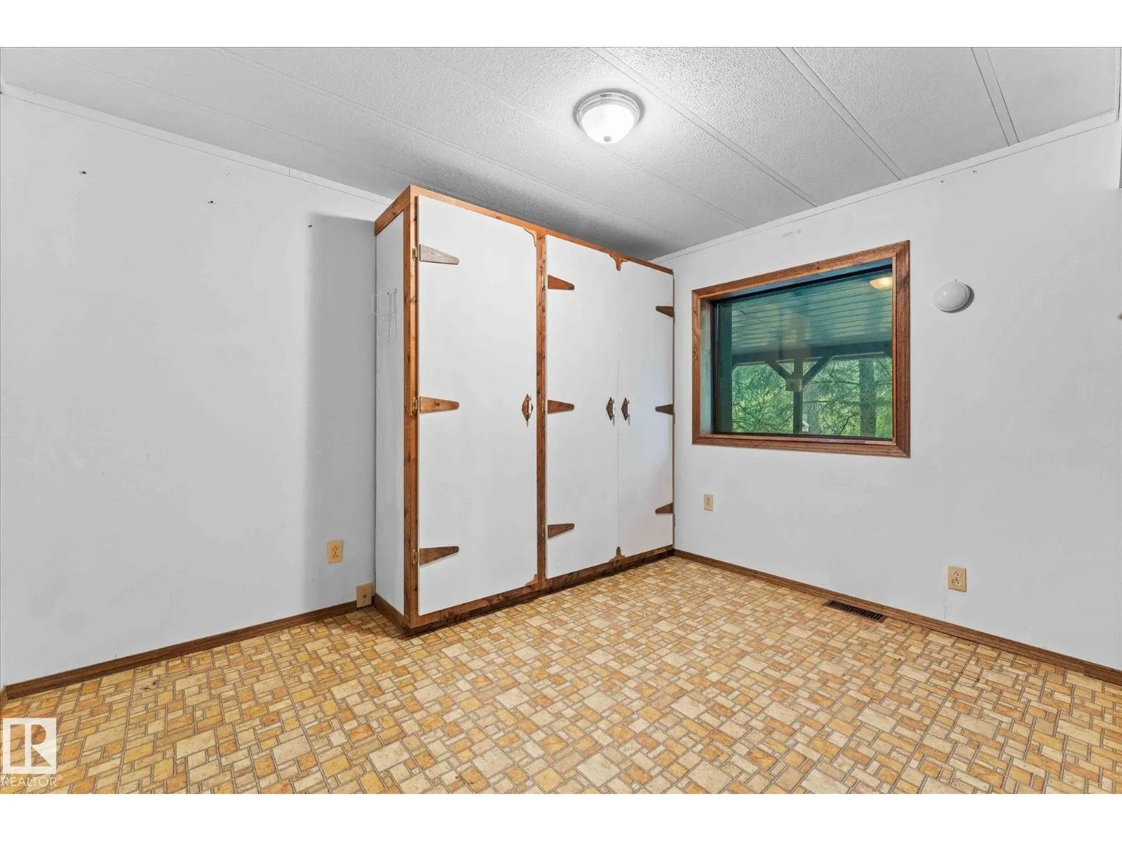 #412 & 411 53303 RGE ROAD 31
