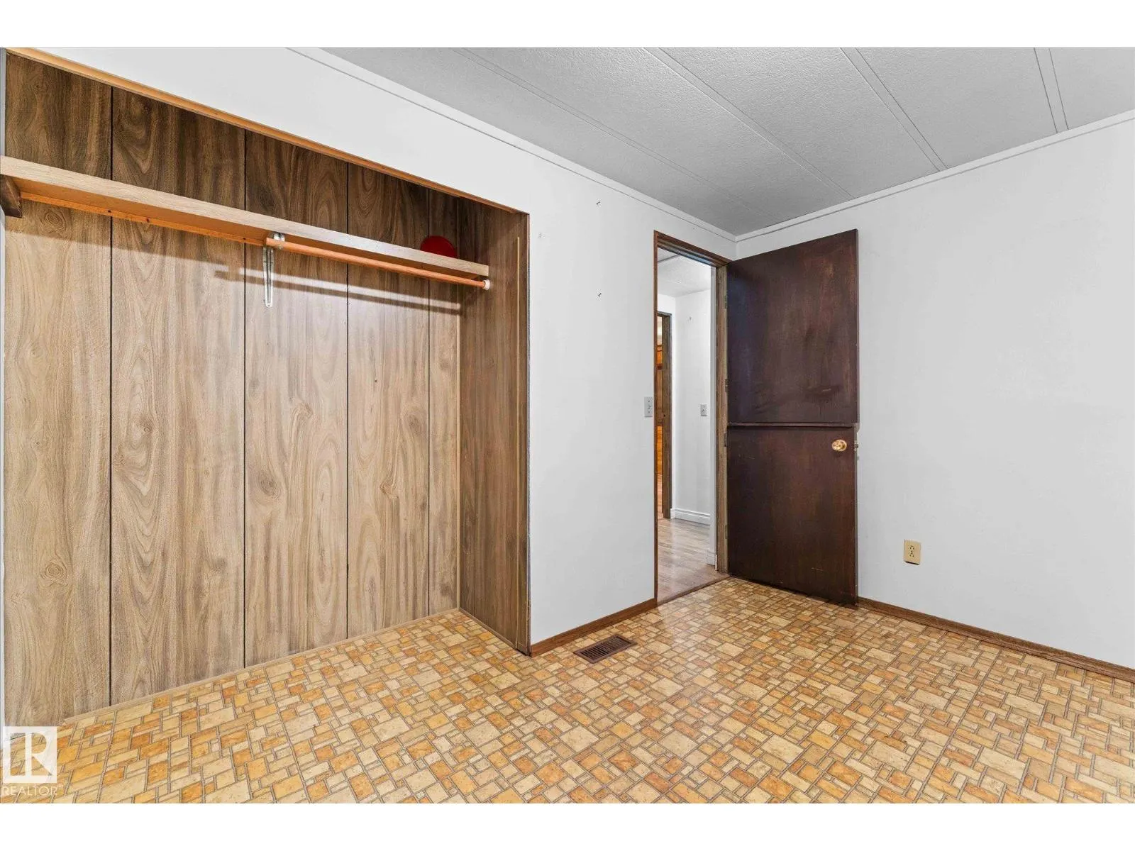 #412 & 411 53303 RGE ROAD 31