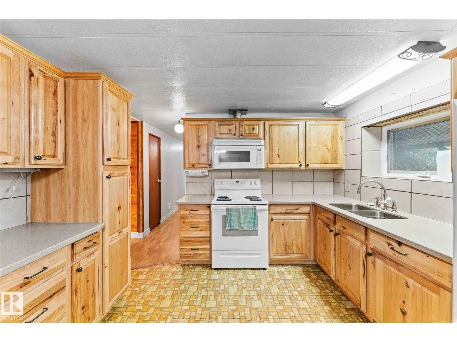 #412 & 411 53303 RGE ROAD 31