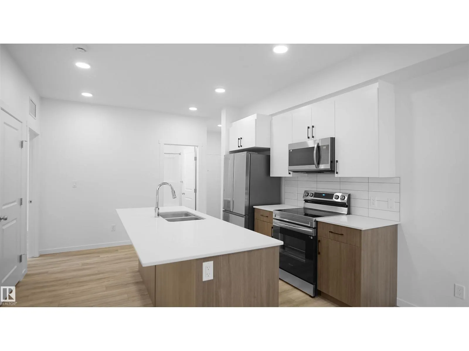 #103 9215 228 ST NW