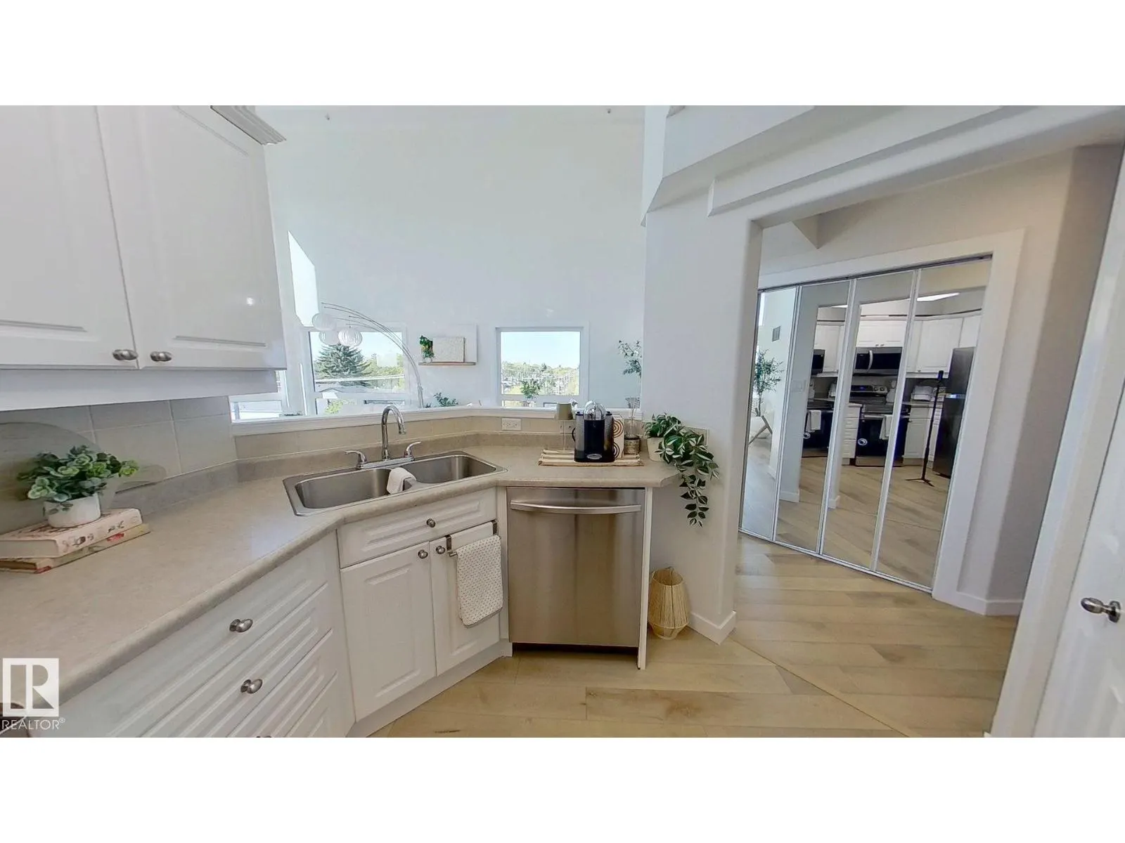 #508 7839 96 ST NW