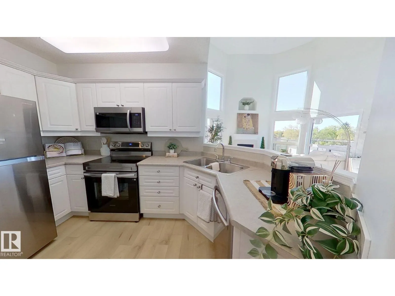 #508 7839 96 ST NW