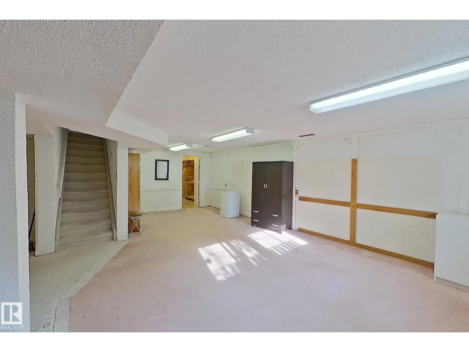 59 WOODCREST AV