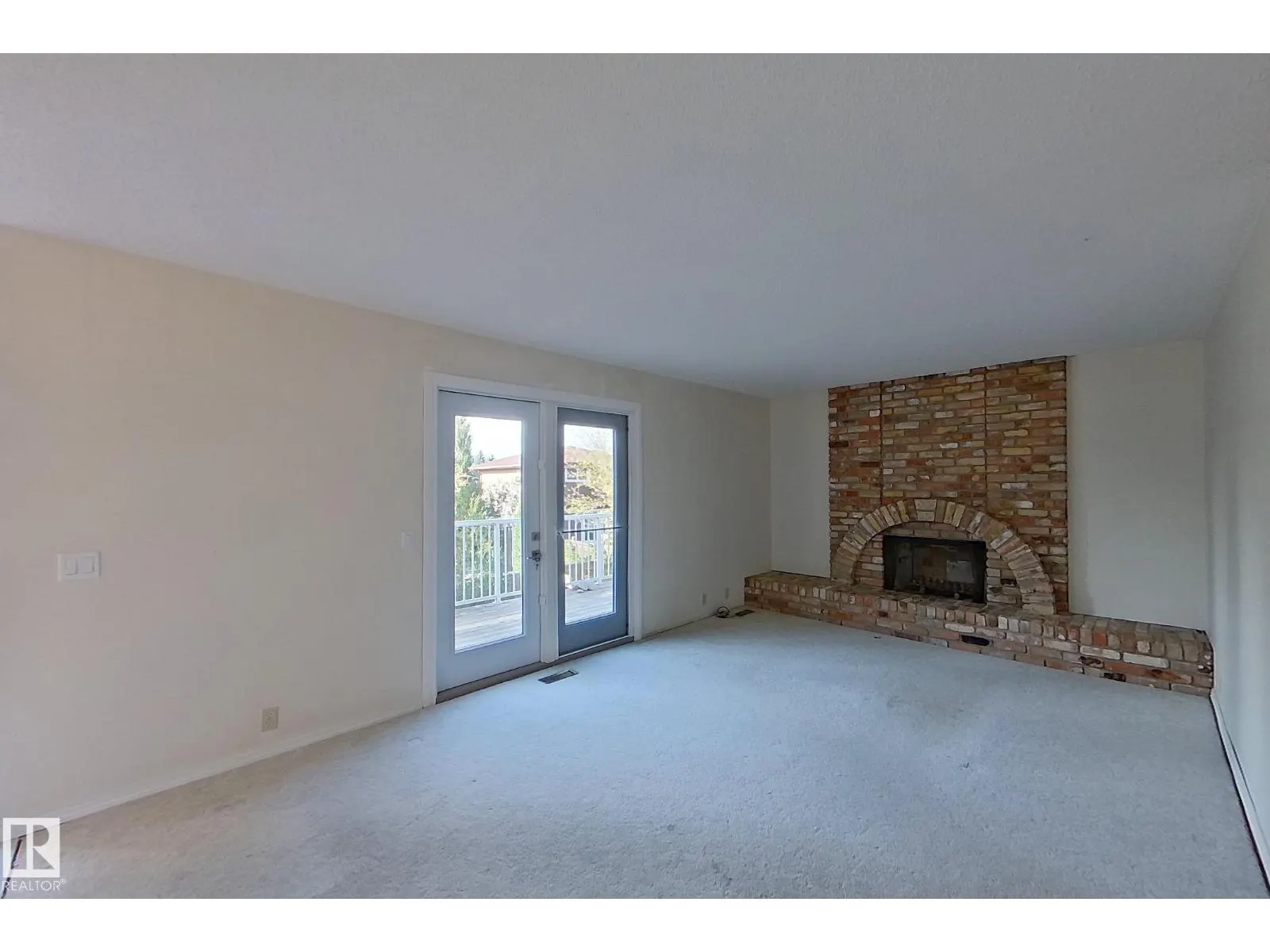 59 WOODCREST AV