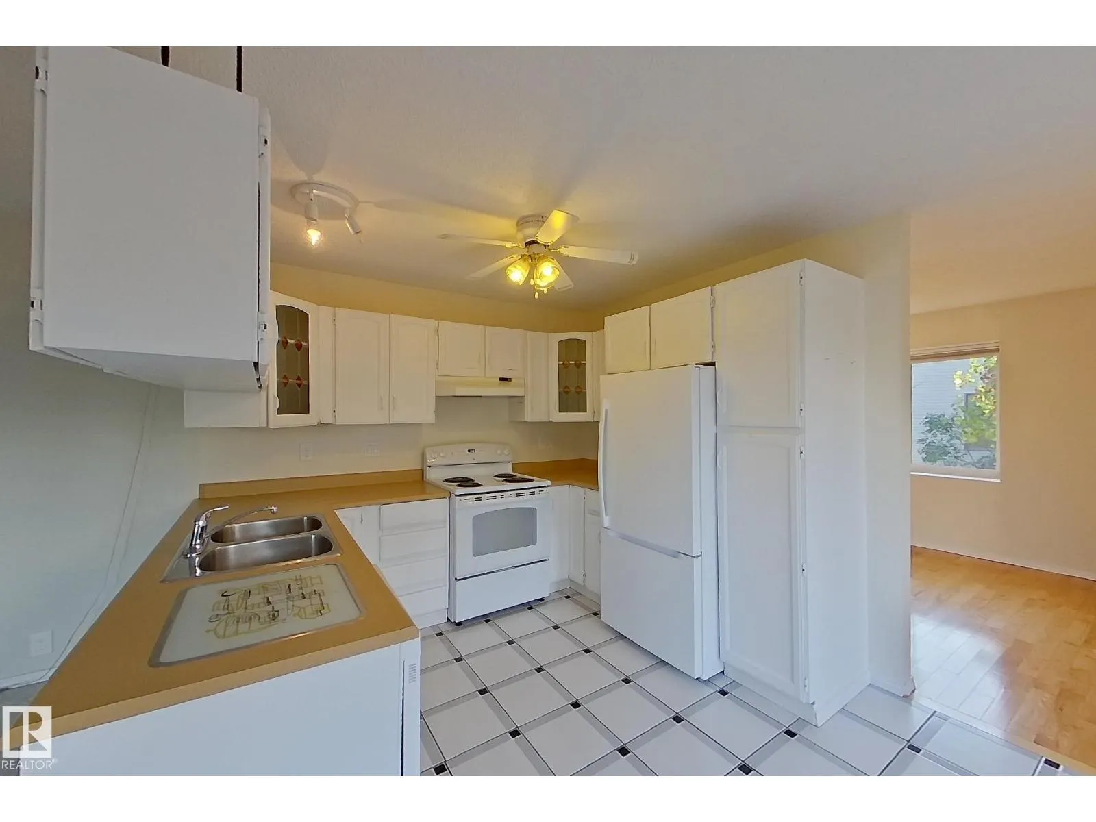 59 WOODCREST AV