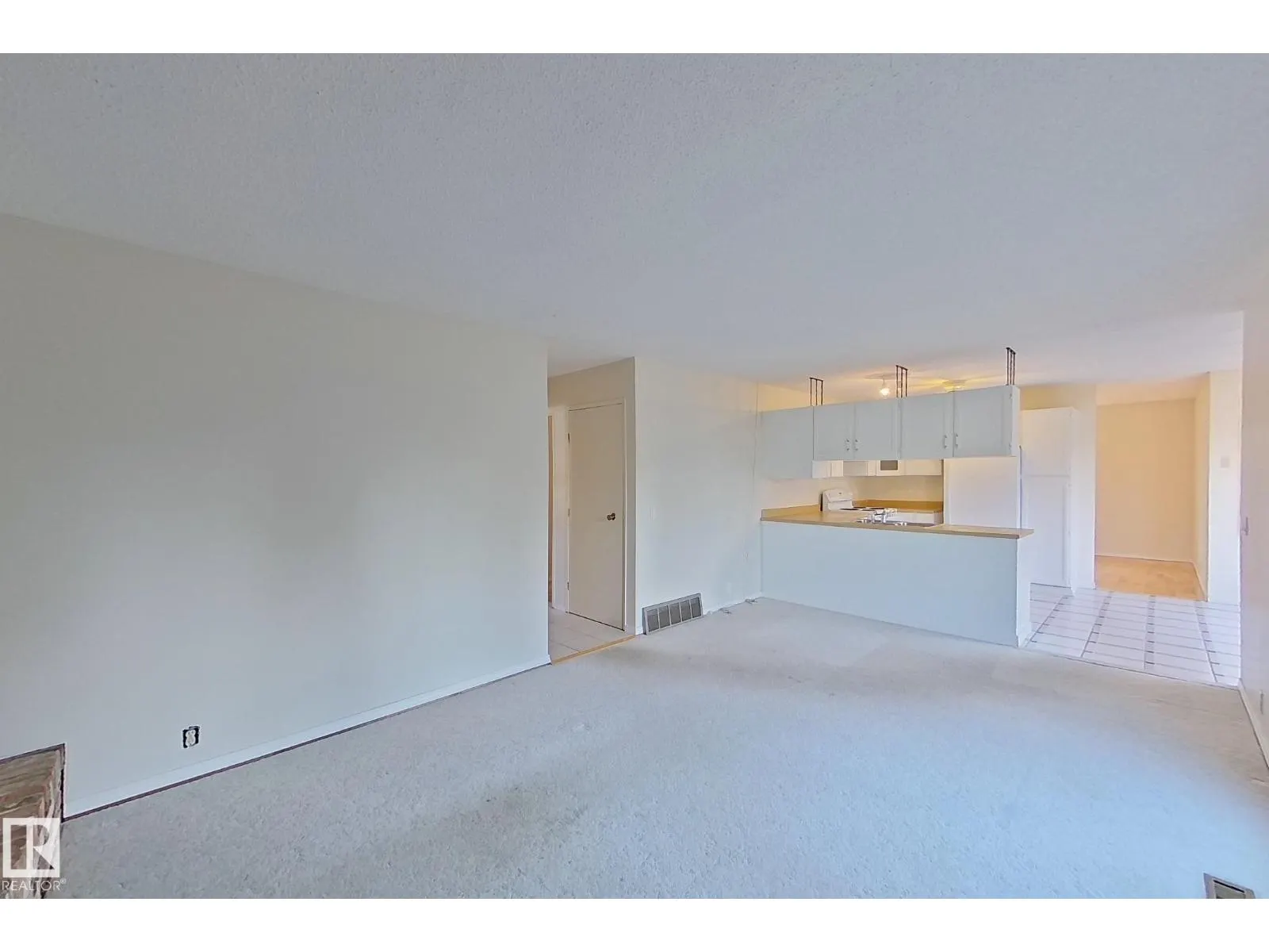 59 WOODCREST AV