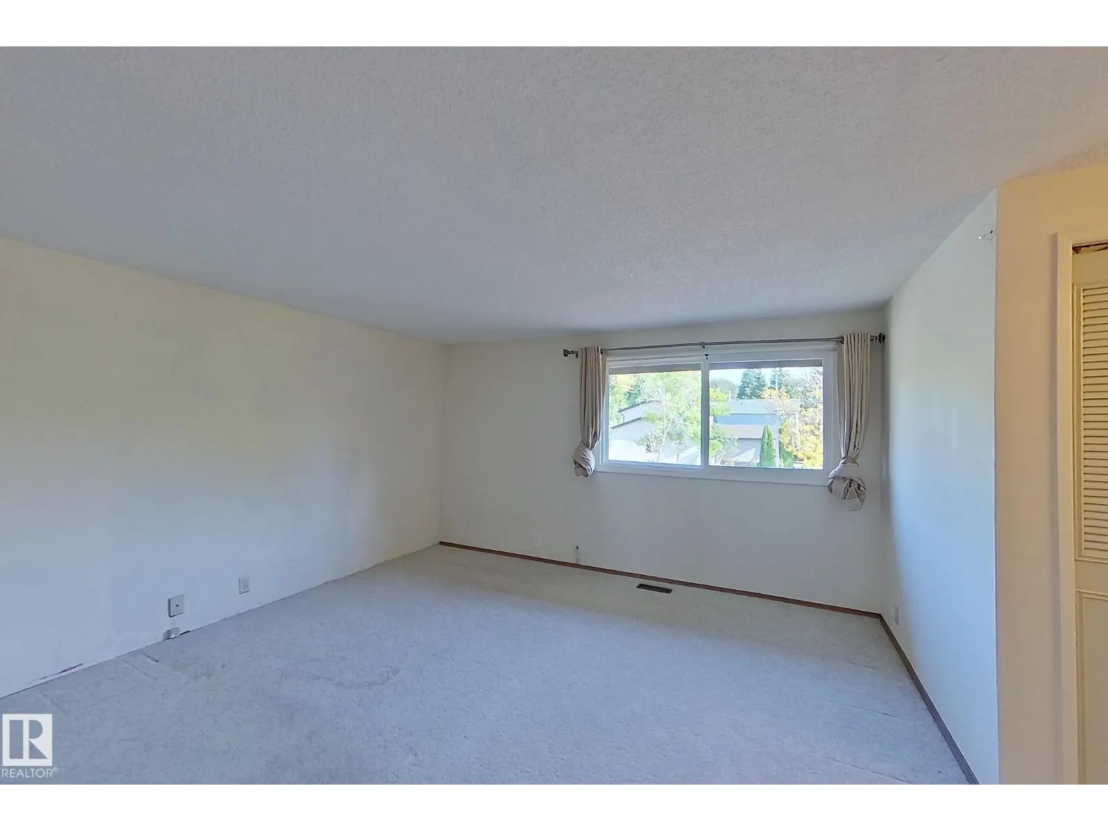 59 WOODCREST AV