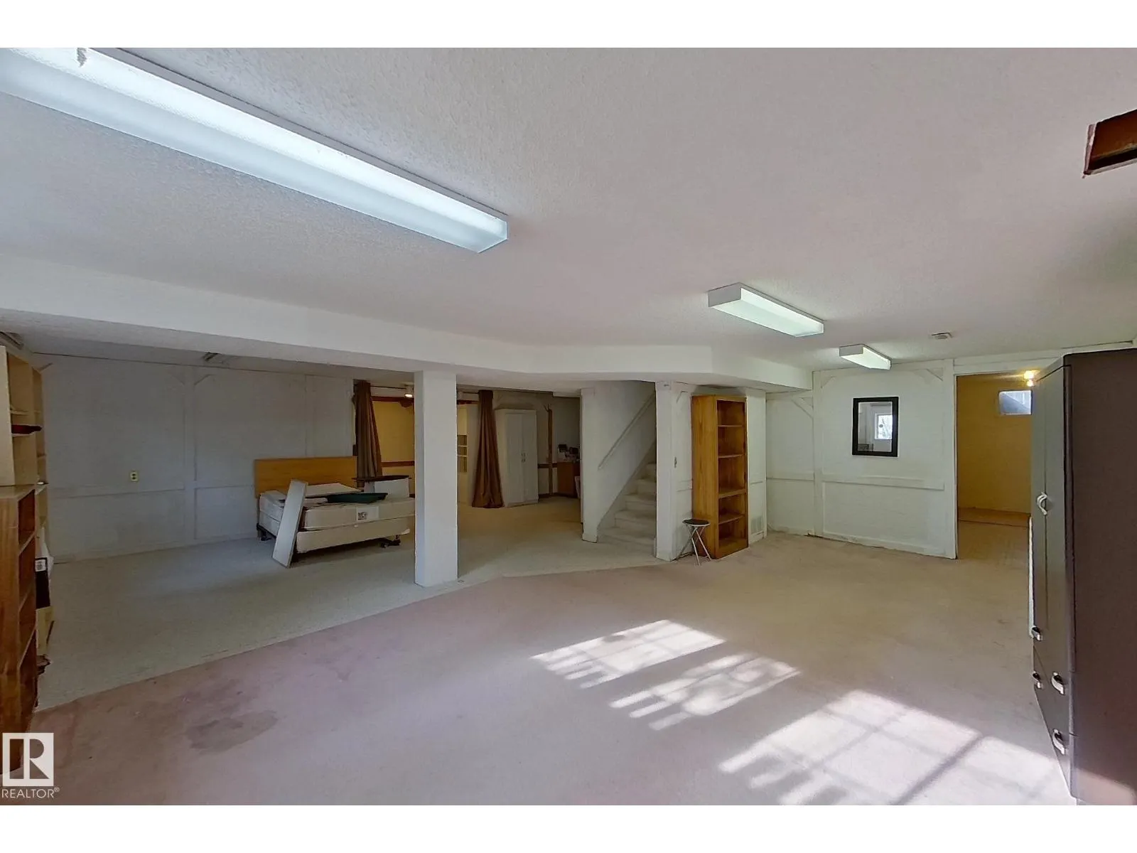 59 WOODCREST AV
