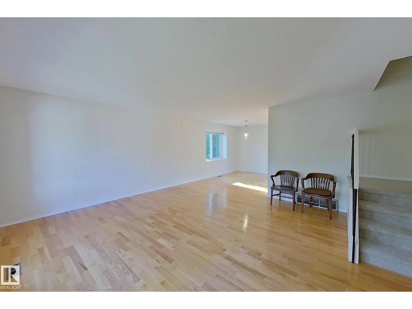 59 WOODCREST AV
