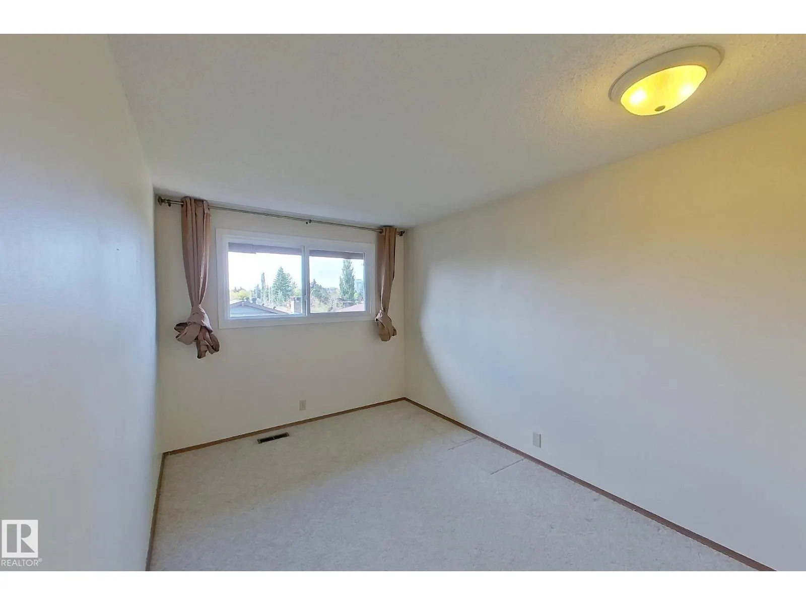 59 WOODCREST AV