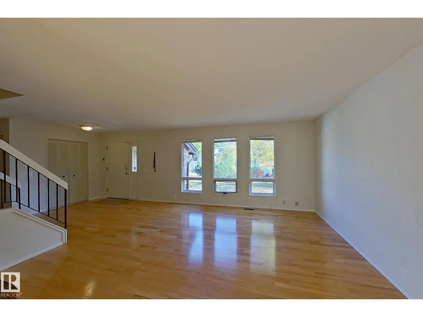 59 WOODCREST AV