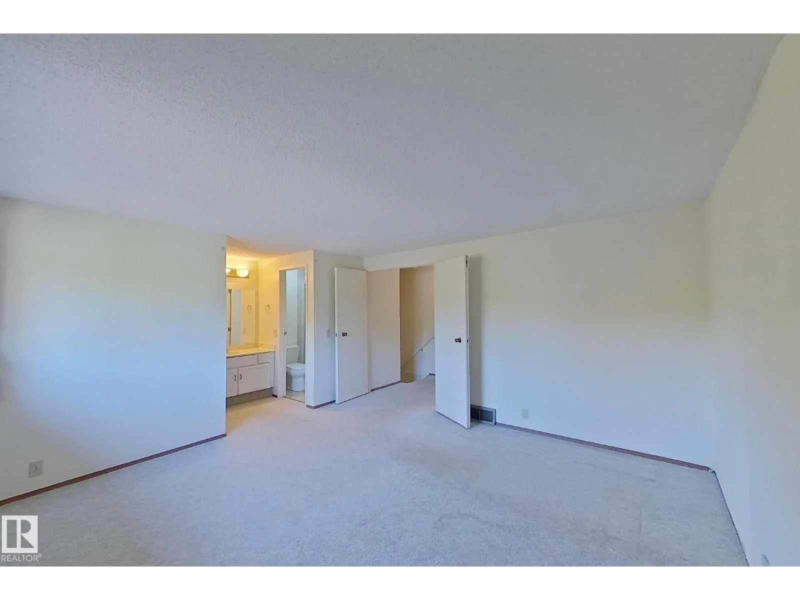 59 WOODCREST AV