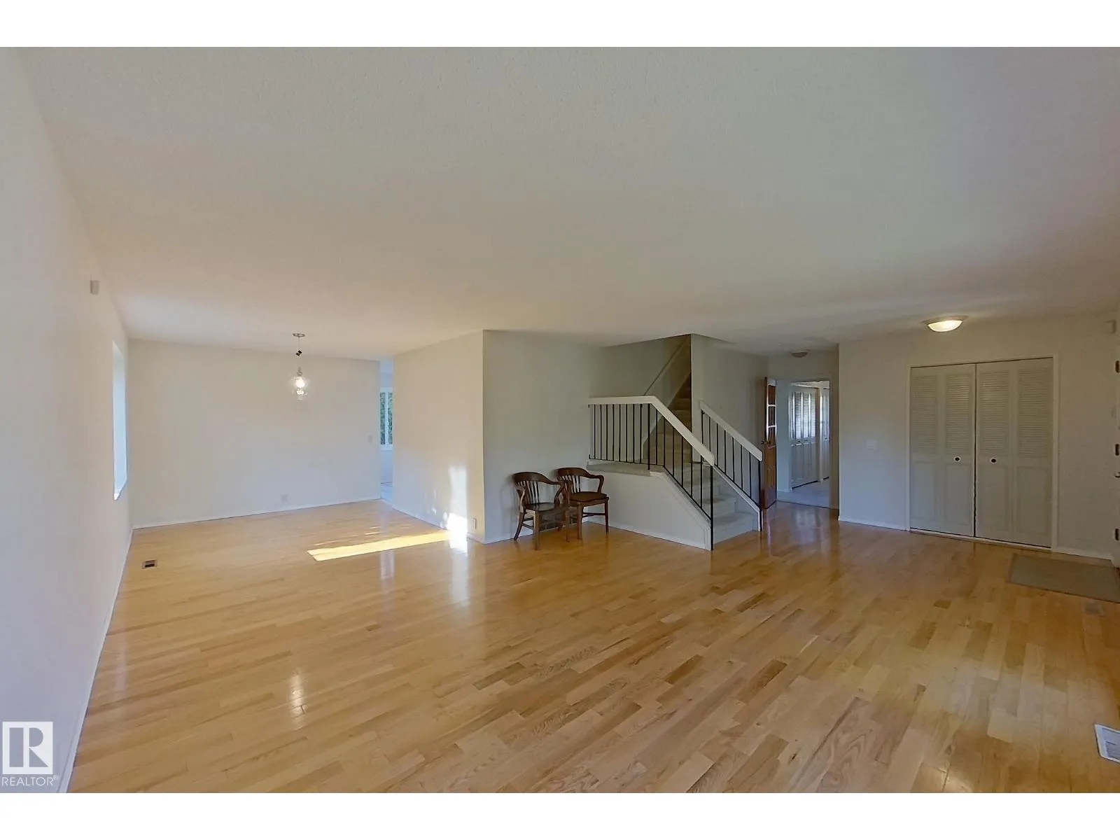 59 WOODCREST AV