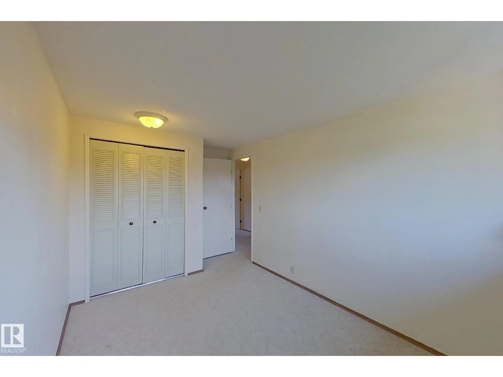 59 WOODCREST AV