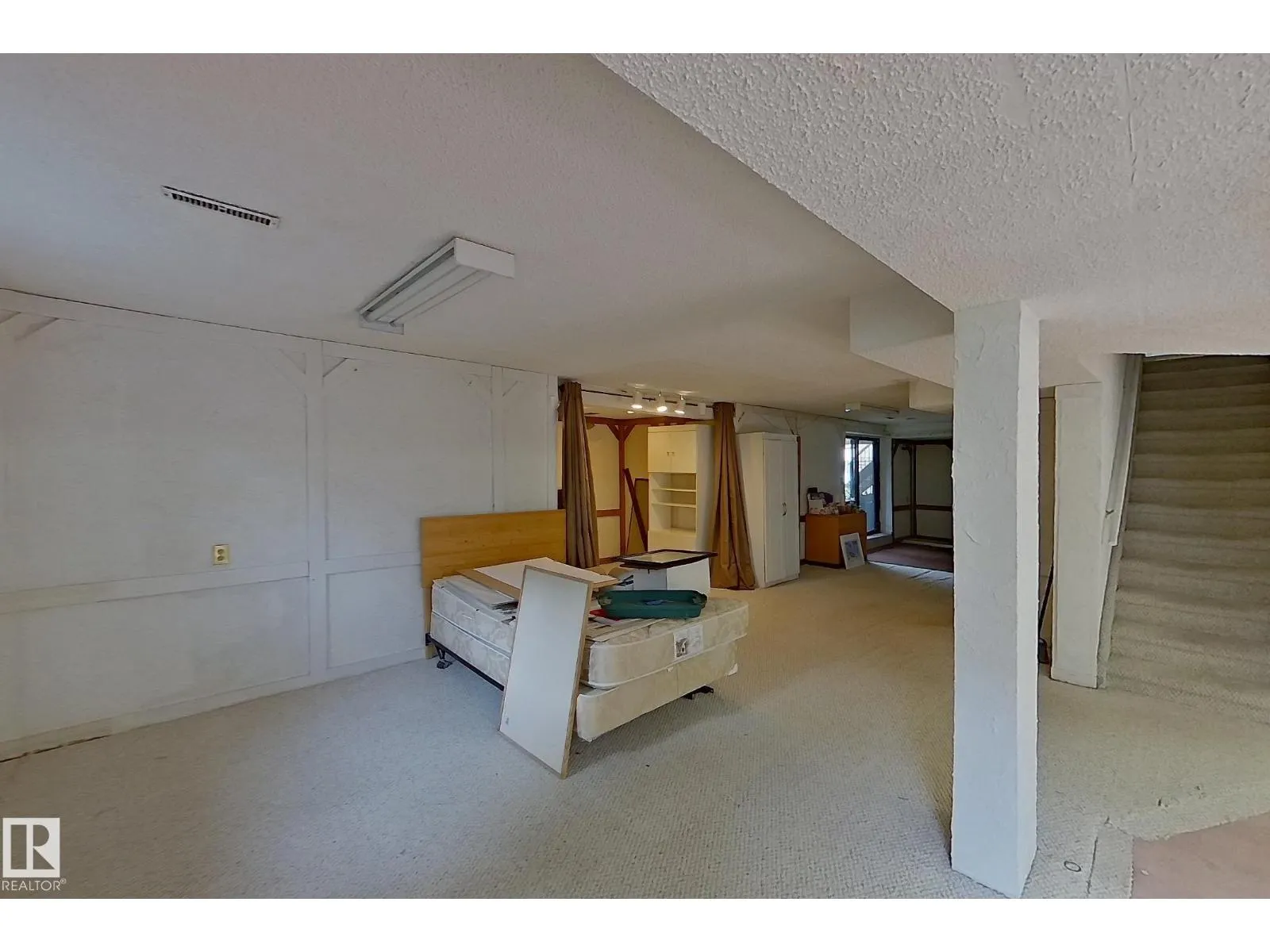 59 WOODCREST AV