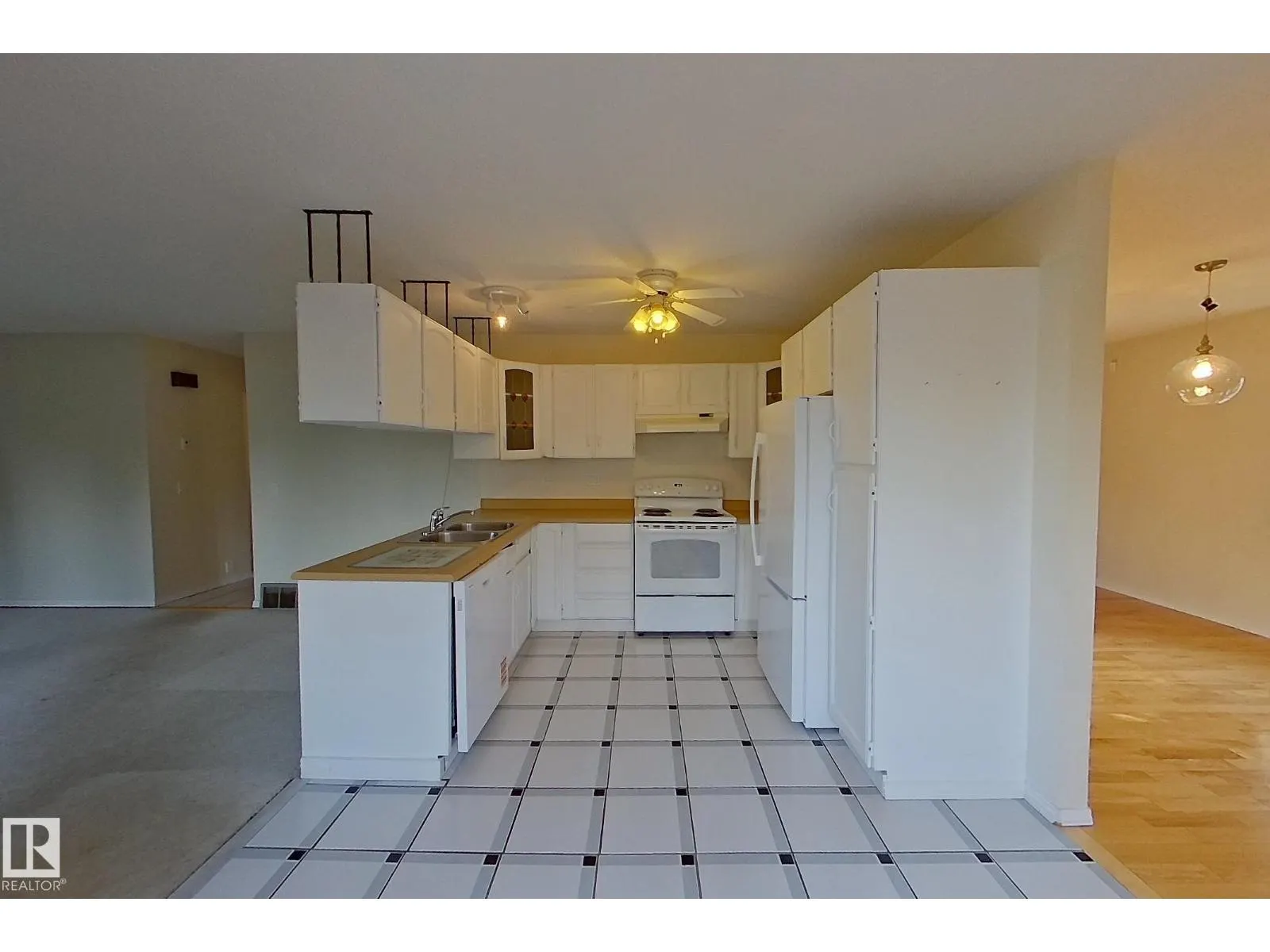 59 WOODCREST AV
