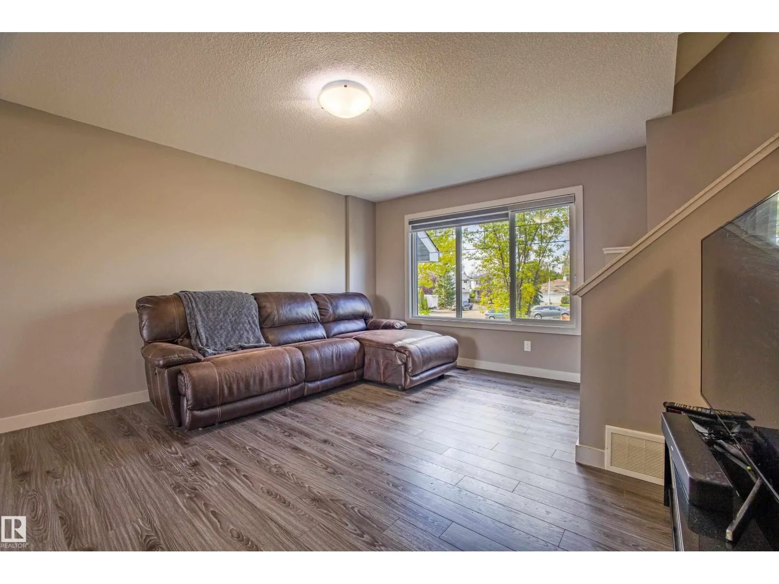 4131 30 ST NW