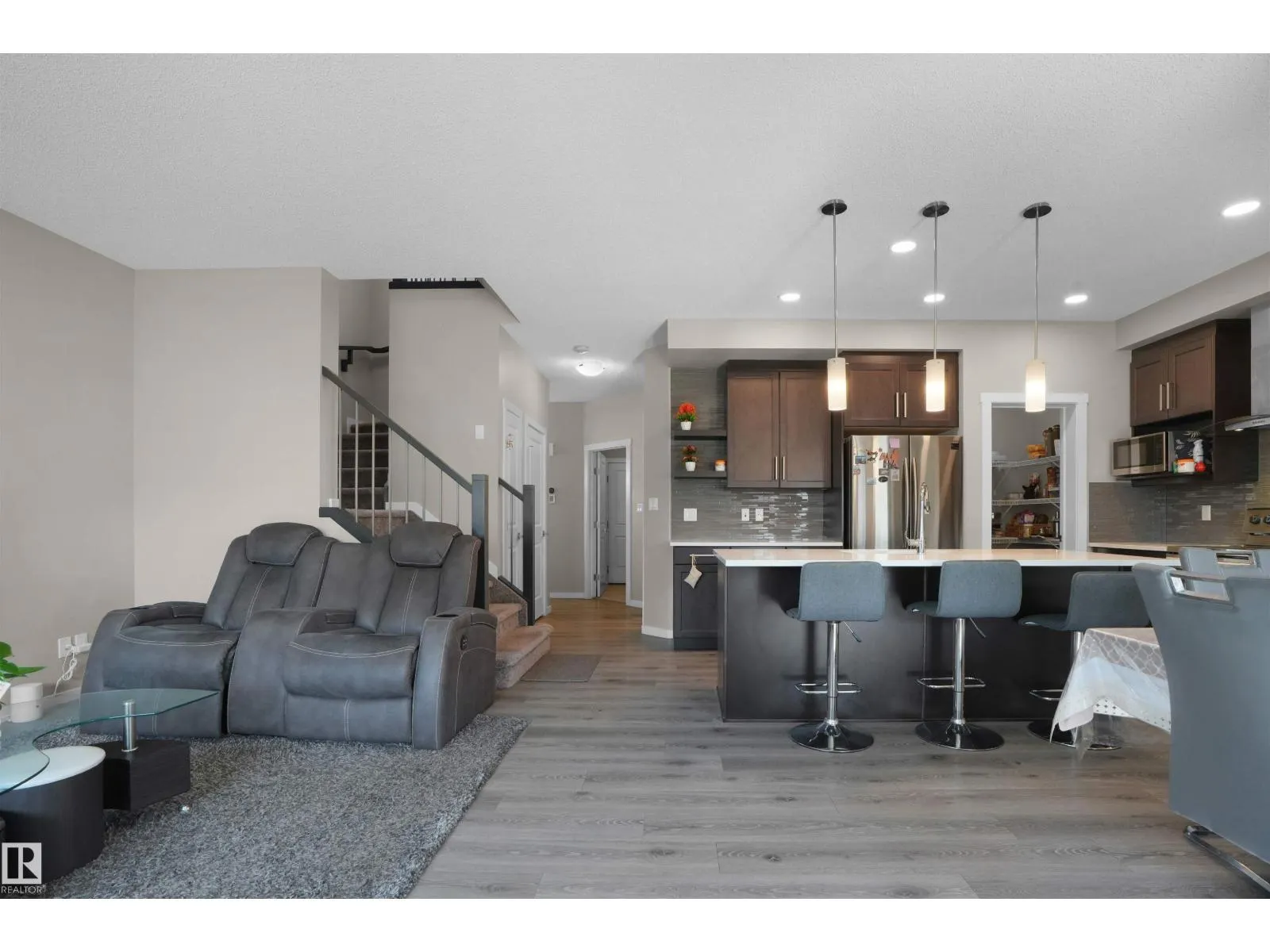 4015 6 AV SW