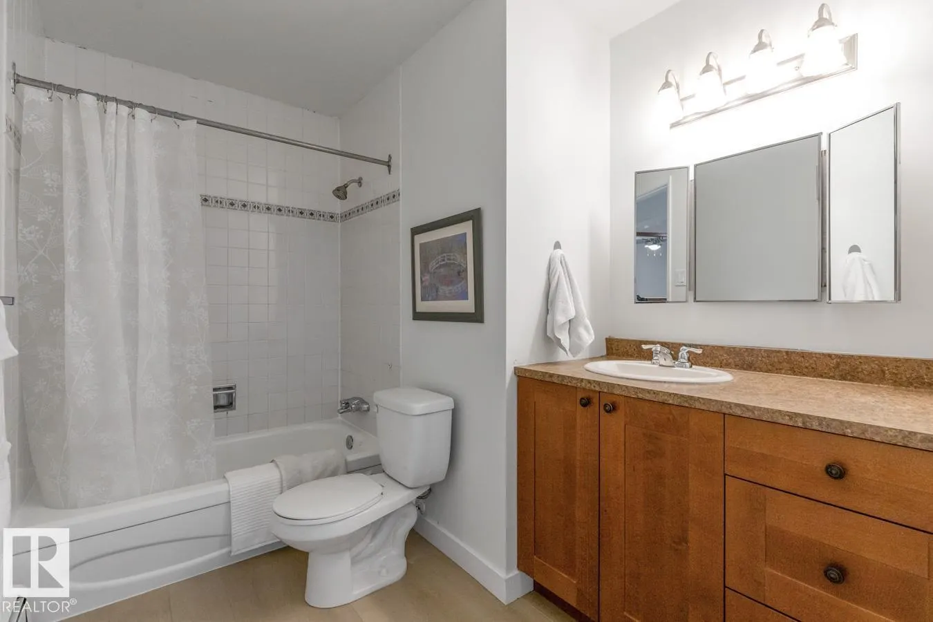 #5 3847 76 ST NW