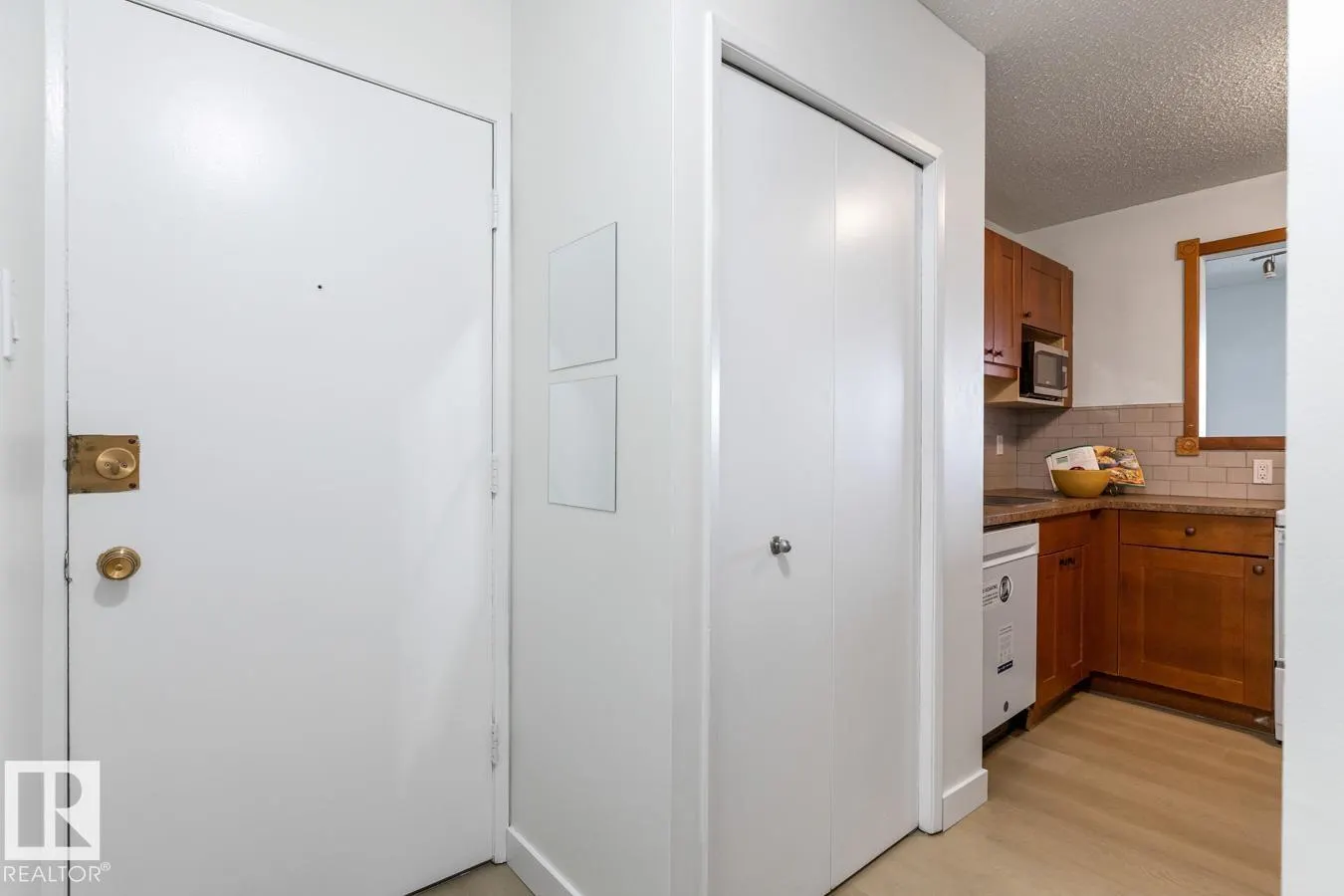 #5 3847 76 ST NW