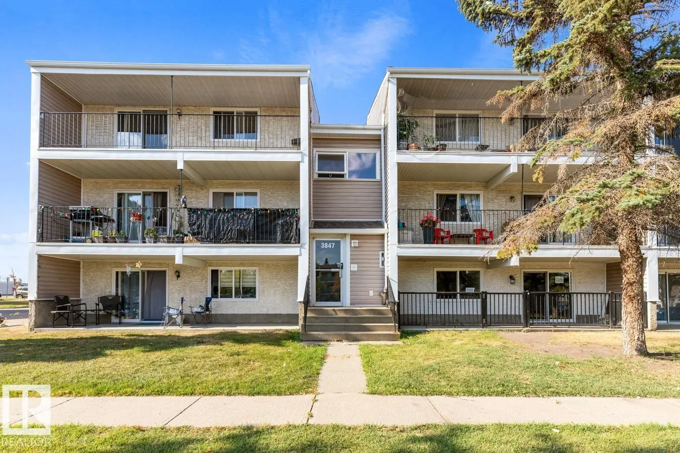 #5 3847 76 ST NW