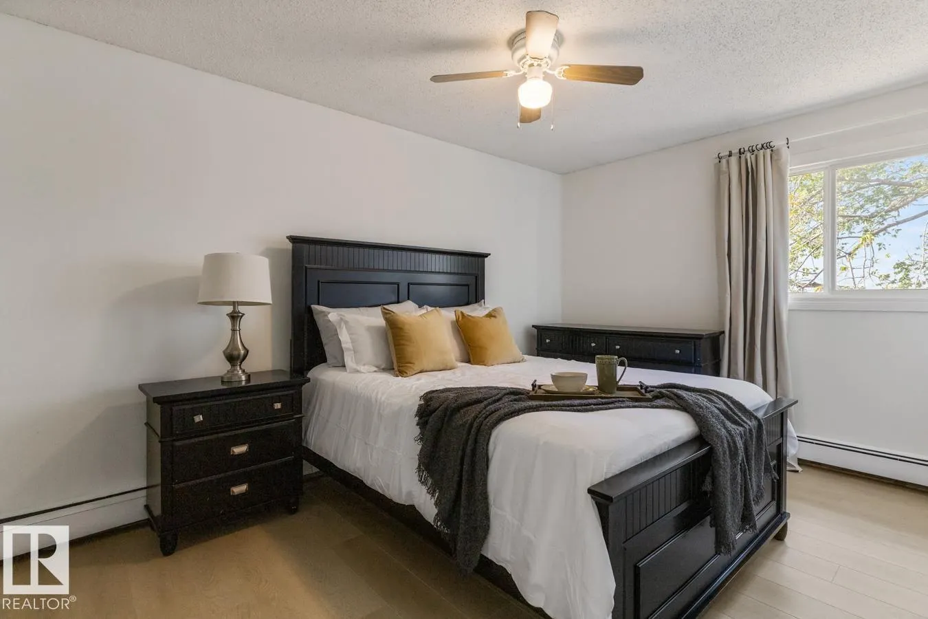 #5 3847 76 ST NW