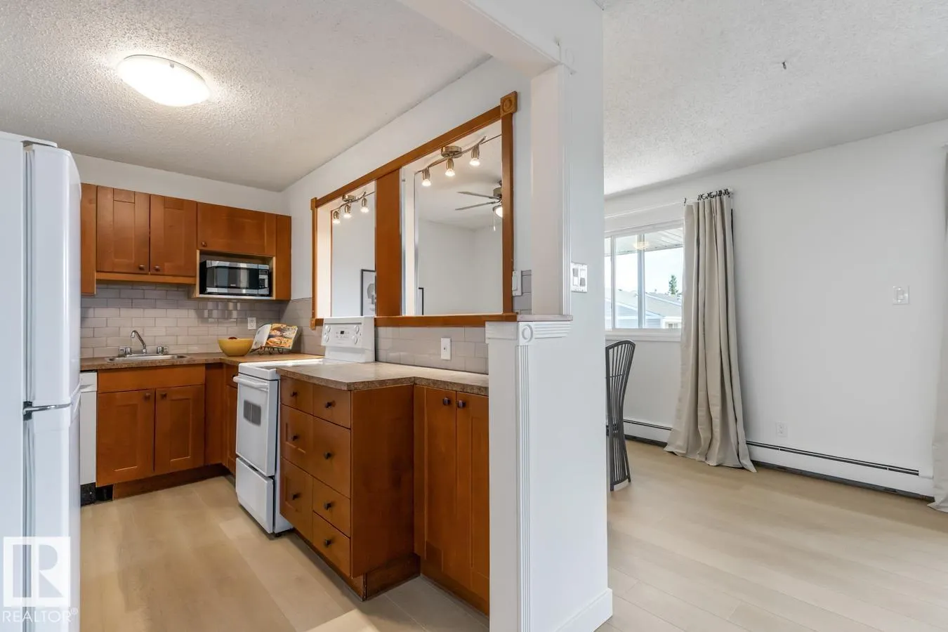 #5 3847 76 ST NW
