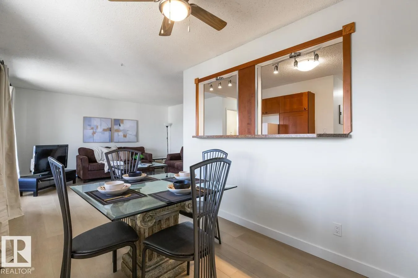 #5 3847 76 ST NW