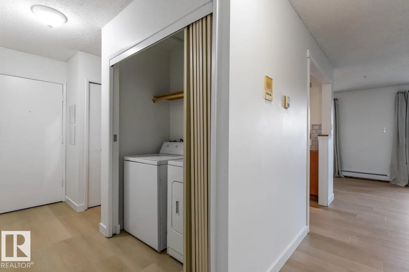 #5 3847 76 ST NW