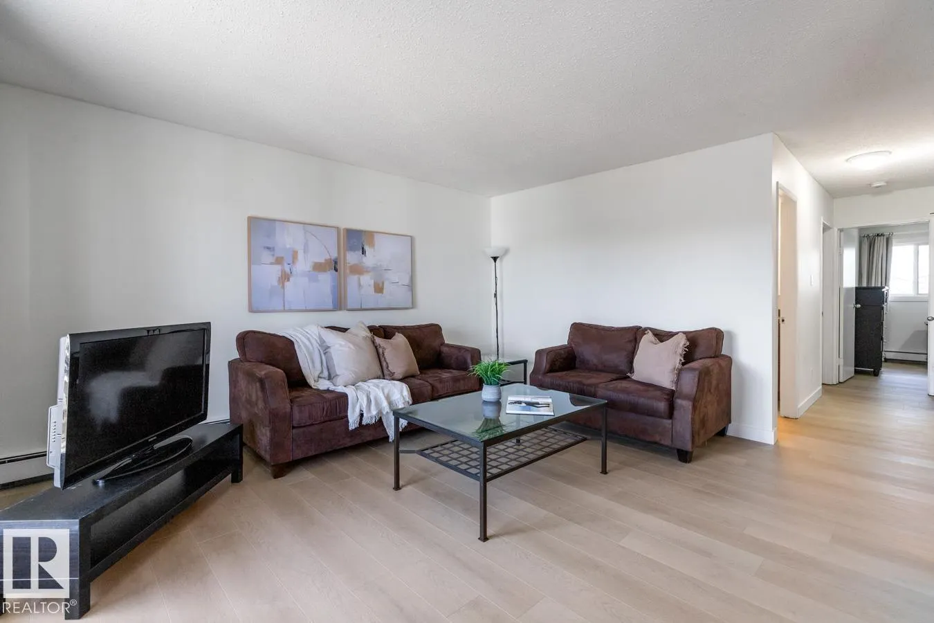 #5 3847 76 ST NW