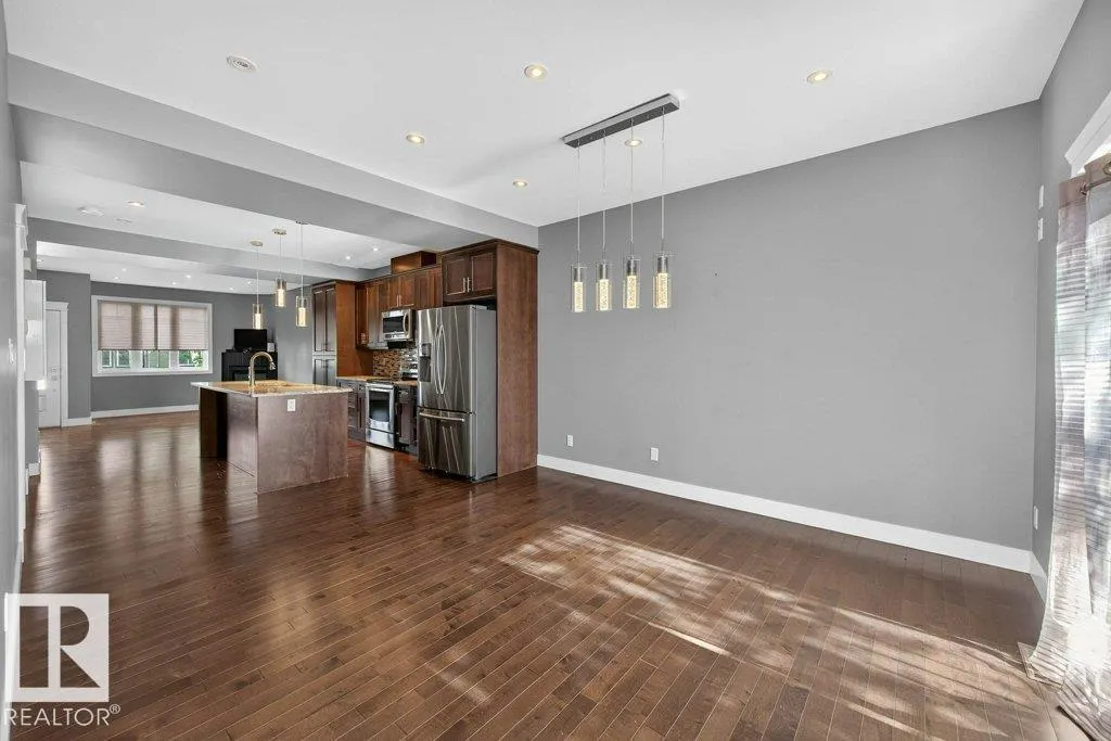 7909 105 AV NW NW