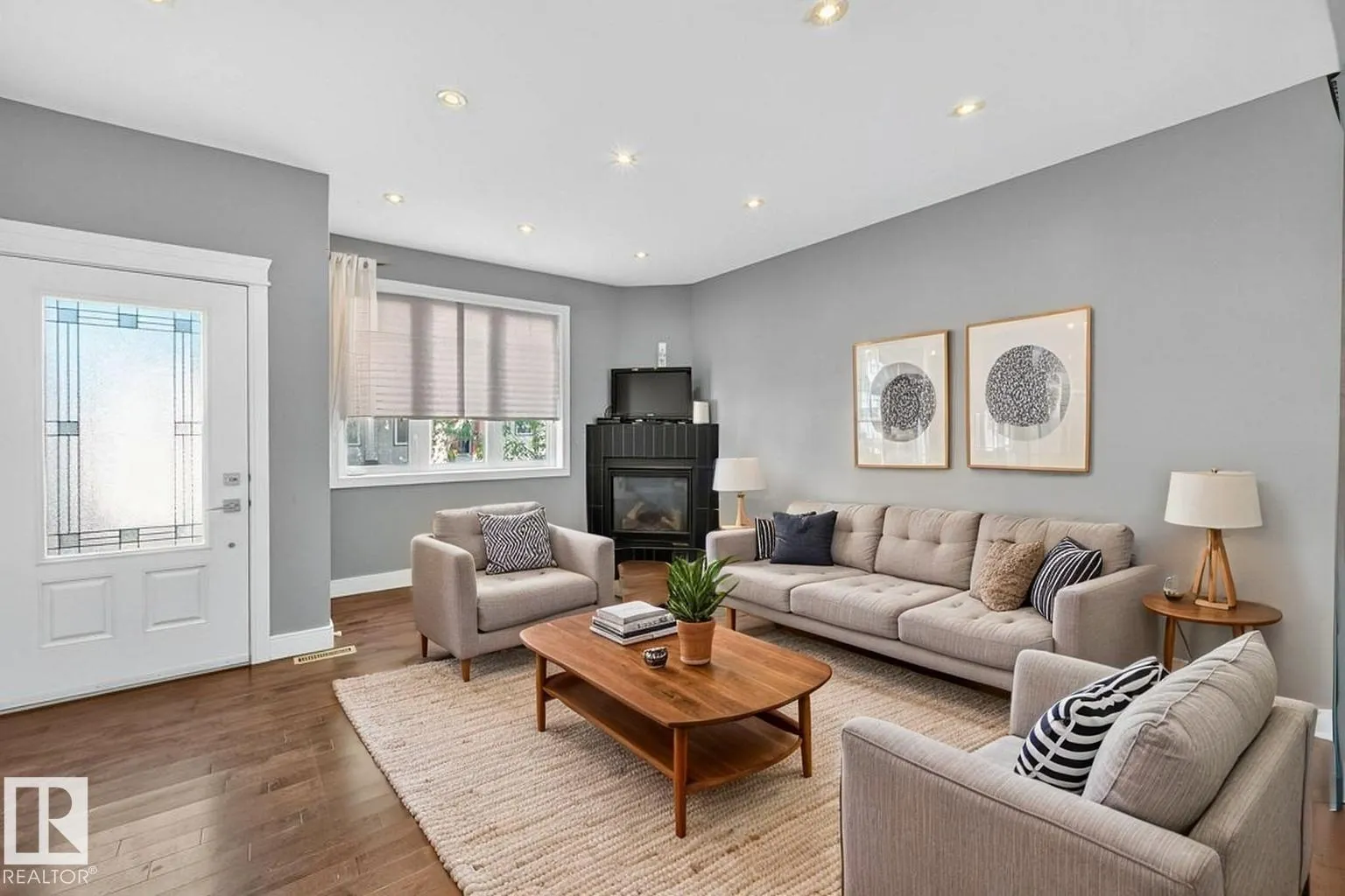 7909 105 AV NW NW