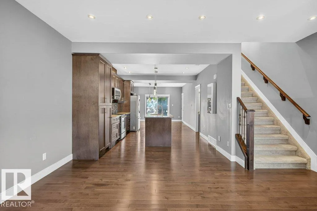 7909 105 AV NW NW