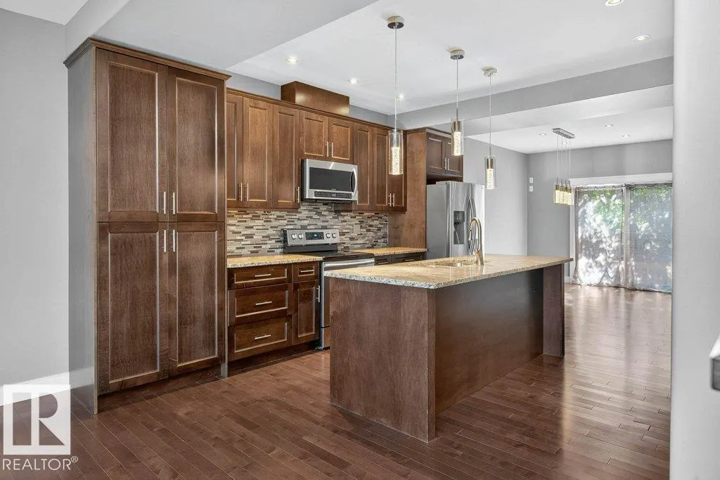 7909 105 AV NW NW