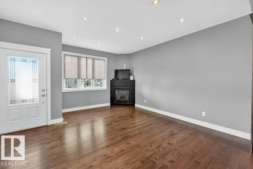 7909 105 AV NW NW