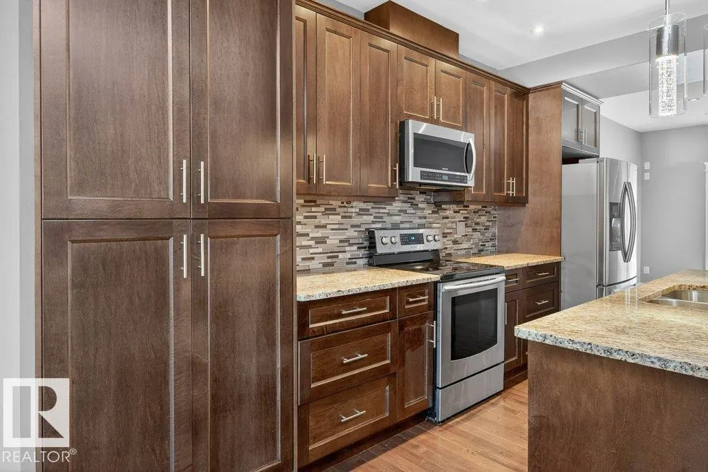 7909 105 AV NW NW